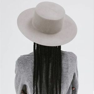Boater Style Wide Brimmed Hat - New w Tags! Dove Grey, Size M/L 59